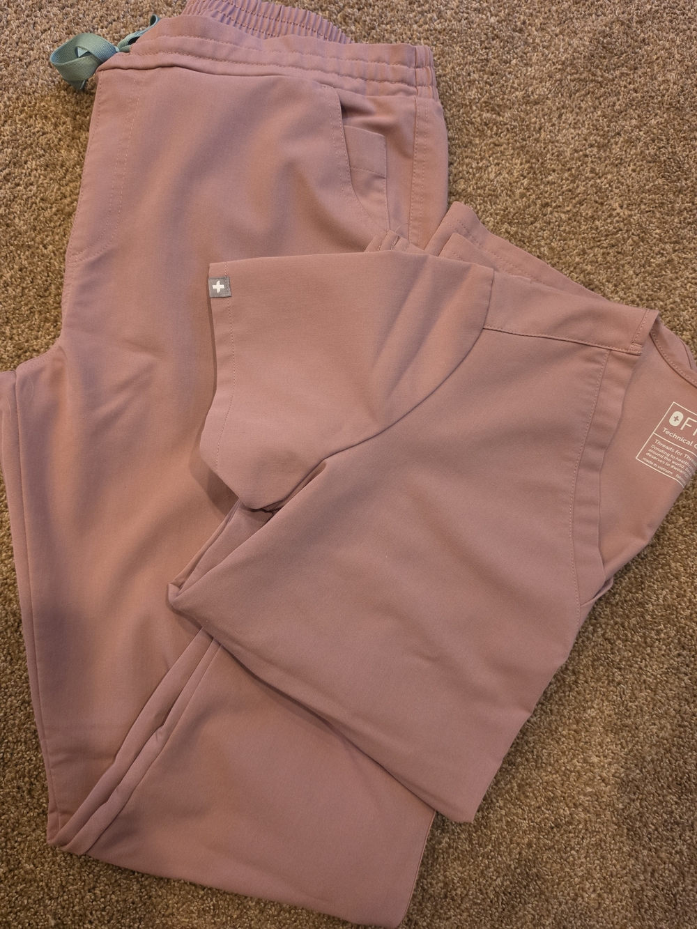 FIGS mauve Scrub Set